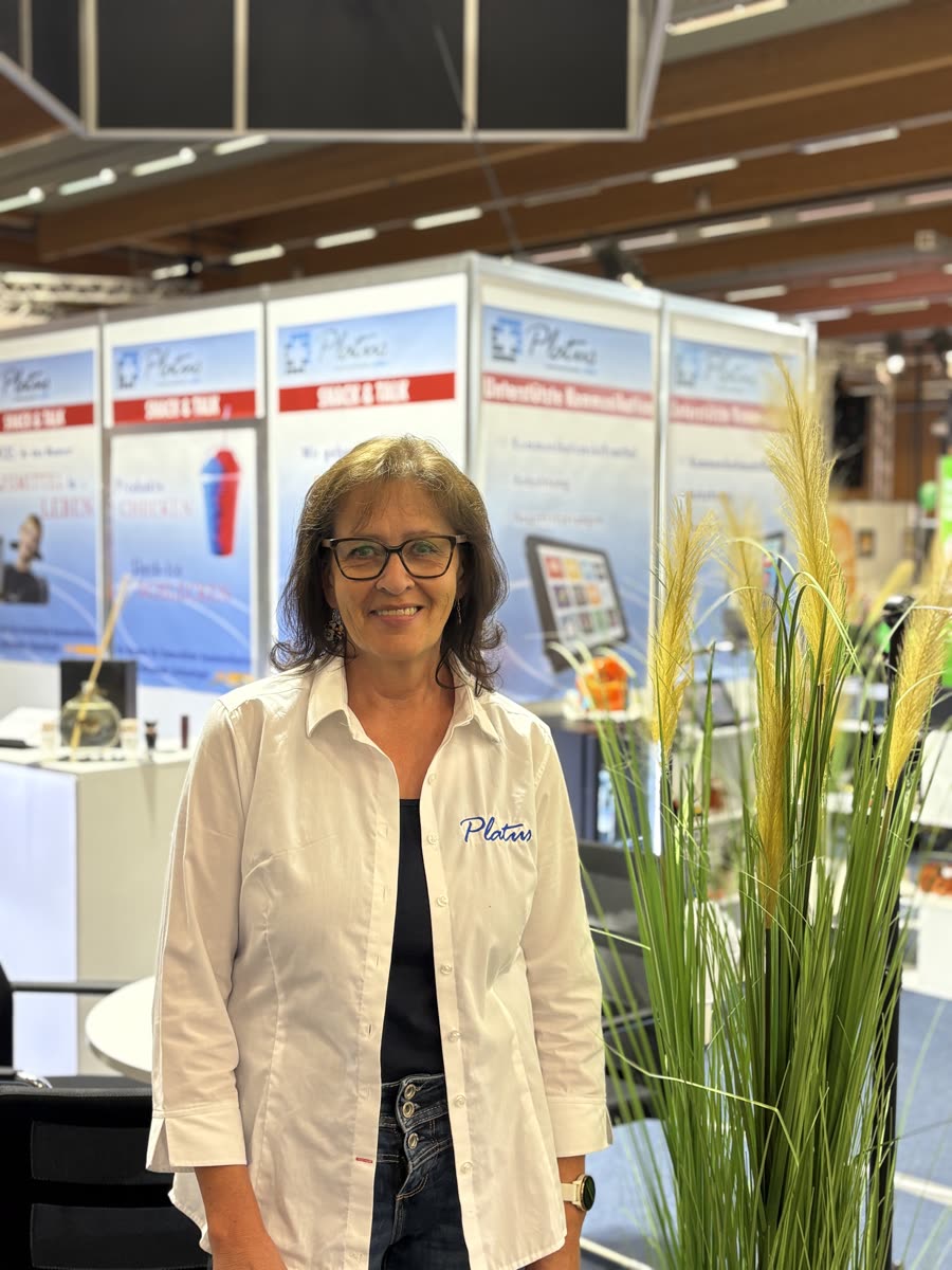 Beatrix Spiessberger am Platus-Messestand
